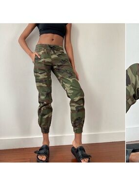 TNA Camouflage Joggers Size 2‎